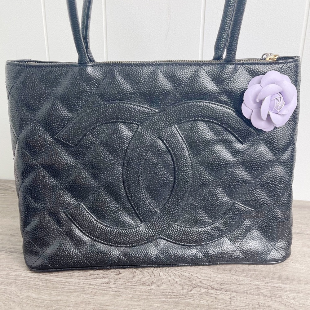 Camellia Flower Vegan Leather Magnetic Bag Charm - Picture 5 of 9